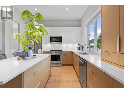 1341 Rocky Point Drive, Kelowna, BC - Indoor Photo Showing Kitchen With Upgraded Kitchen