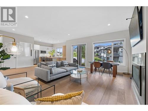 1341 Rocky Point Drive, Kelowna, BC - Indoor Photo Showing Living Room