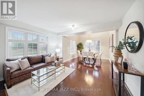 547 Shaftsbury Street, Oshawa (Eastdale), ON - Indoor Photo Showing Living Room