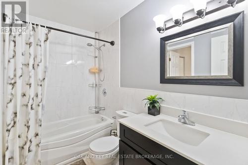 162 Chesley Avenue, London, ON - Indoor Photo Showing Bathroom