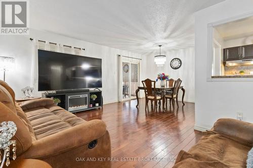 162 Chesley Avenue, London, ON - Indoor Photo Showing Living Room