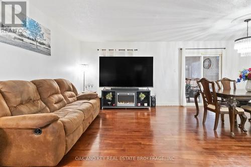 162 Chesley Avenue, London, ON - Indoor Photo Showing Living Room