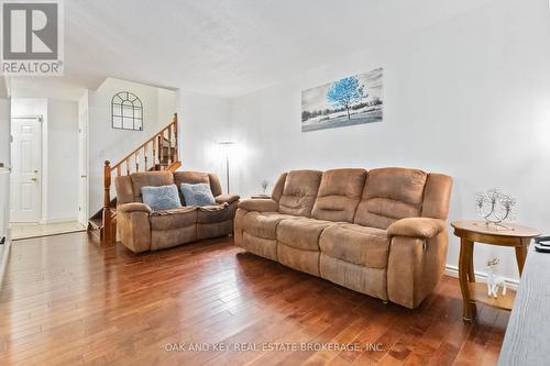 162 Chesley Avenue, London, ON - Indoor Photo Showing Living Room