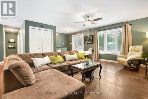 523 Stewartville Road, Mcnab/Braeside, ON - Indoor Photo Showing Living Room