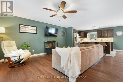 523 Stewartville Road, Mcnab/Braeside, ON - Indoor Photo Showing Living Room