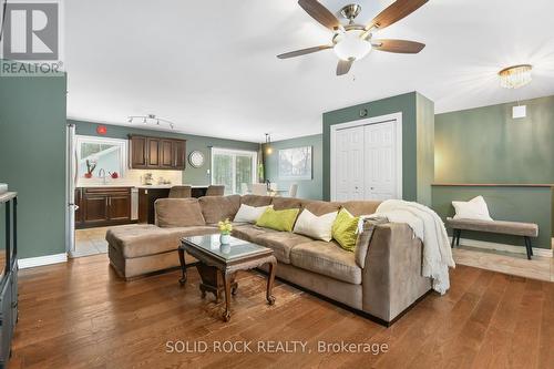 523 Stewartville Road, Mcnab/Braeside, ON - Indoor Photo Showing Living Room