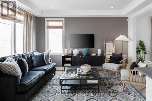 619 Keatons Way, North Grenville, ON - Indoor Photo Showing Living Room