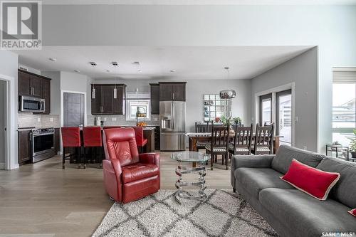 526 Gillies Cove, Saskatoon, SK - Indoor Photo Showing Living Room