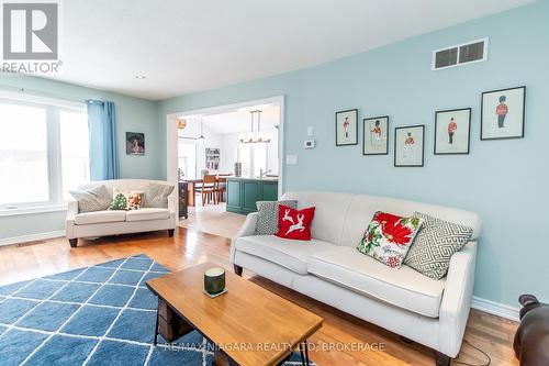 59 Thorold Road E, Welland (767 - N. Welland), ON - Indoor Photo Showing Living Room