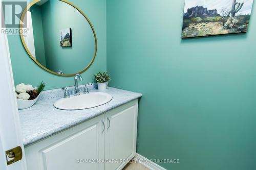 59 Thorold Road E, Welland (767 - N. Welland), ON - Indoor Photo Showing Bathroom