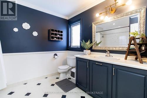 59 Thorold Road E, Welland (767 - N. Welland), ON - Indoor Photo Showing Bathroom