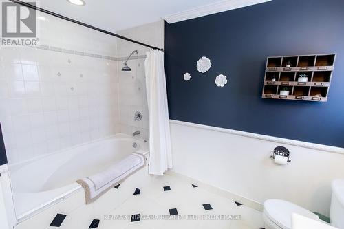 59 Thorold Road E, Welland (767 - N. Welland), ON - Indoor Photo Showing Bathroom