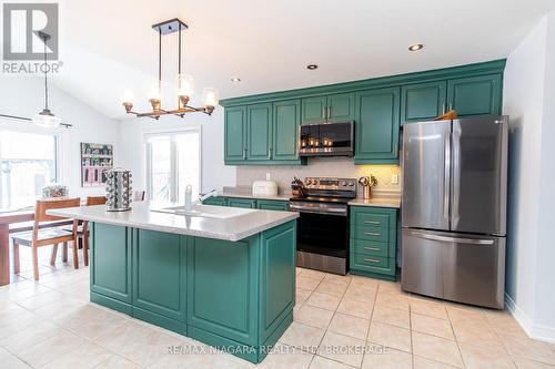 59 Thorold Road E, Welland (767 - N. Welland), ON - Indoor Photo Showing Kitchen With Upgraded Kitchen