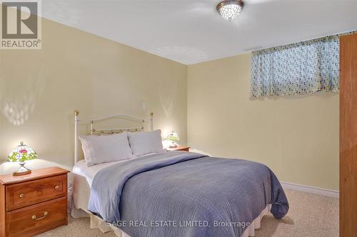 17 Patricia Place, Kawartha Lakes, ON - Indoor Photo Showing Bedroom