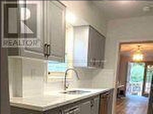 41 Leland Street, Hamilton, ON - Indoor Photo Showing Kitchen