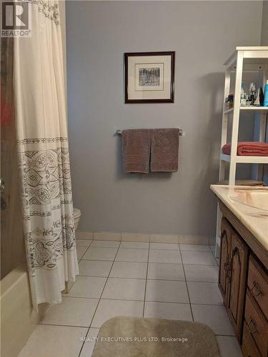 35 Avonwick Gate, Toronto, ON - Indoor Photo Showing Bathroom