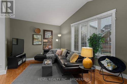 2138 Balantrae Circle, Kingston (City Southwest), ON - Indoor Photo Showing Living Room