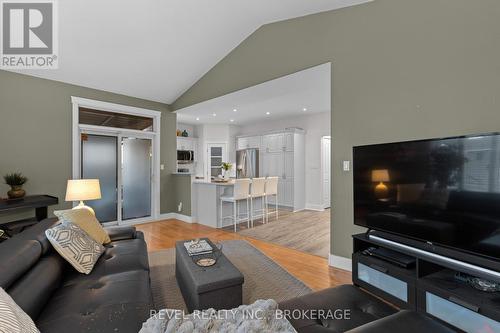 2138 Balantrae Circle, Kingston (City Southwest), ON - Indoor Photo Showing Living Room