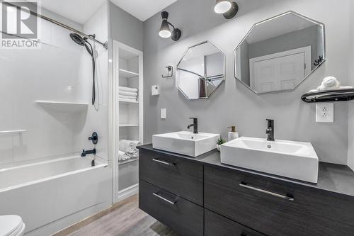 2 Blackmarsh Road, St. John'S, NL - Indoor Photo Showing Bathroom