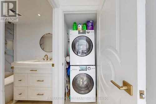 1105 - 25 Grenville Street, Toronto, ON - Indoor Photo Showing Laundry Room