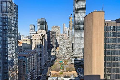 1105 - 25 Grenville Street, Toronto, ON - Outdoor With Facade