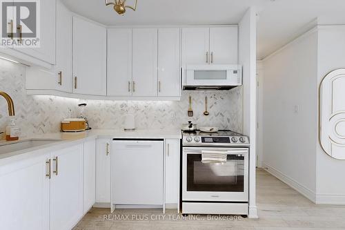 1105 - 25 Grenville Street, Toronto, ON - Indoor Photo Showing Kitchen