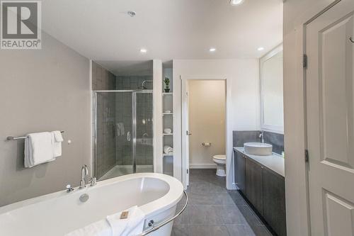 spa inspired ensuite bathroom - 400 Stemwinder Drive Unit# 107, Kimberley, BC - Indoor Photo Showing Bathroom