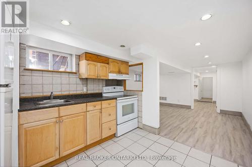 Bsmt - 124 Hallam Street, Toronto, ON - Indoor Photo Showing Kitchen