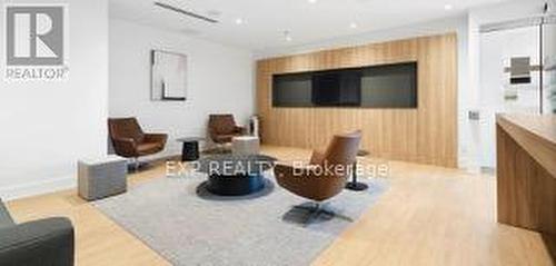 312 - 3100 Keele Street, Toronto, ON - Indoor Photo Showing Living Room