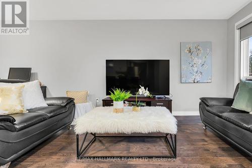 21 Farley Crescent, Toronto, ON - Indoor Photo Showing Living Room