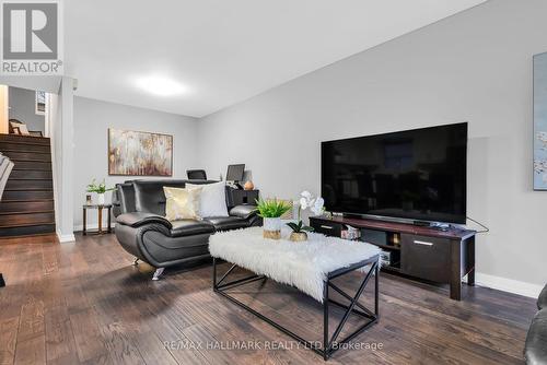 21 Farley Crescent, Toronto, ON - Indoor Photo Showing Living Room