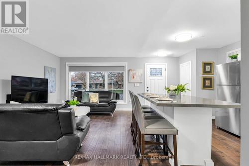 21 Farley Crescent, Toronto, ON - Indoor