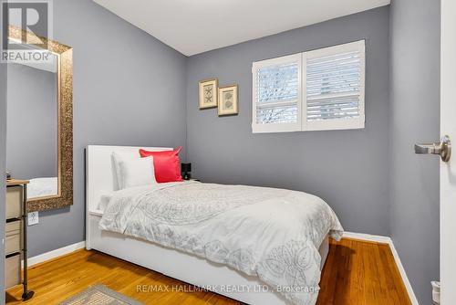 21 Farley Crescent, Toronto, ON - Indoor Photo Showing Bedroom