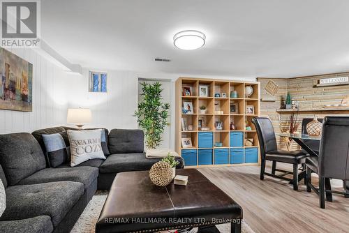 21 Farley Crescent, Toronto, ON - Indoor Photo Showing Living Room