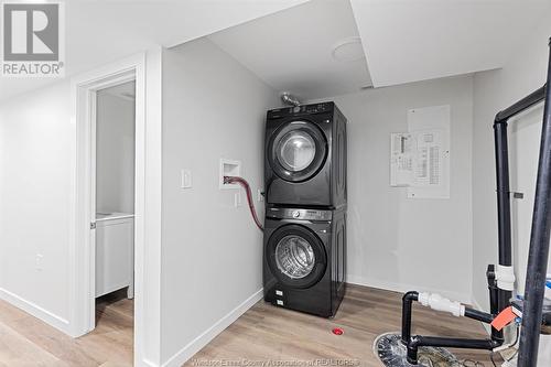 872 Arthur, Windsor, ON - Indoor Photo Showing Laundry Room