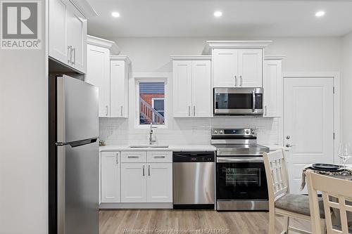 872 Arthur, Windsor, ON - Indoor Photo Showing Kitchen