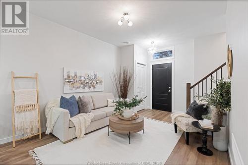 872 Arthur, Windsor, ON - Indoor Photo Showing Living Room