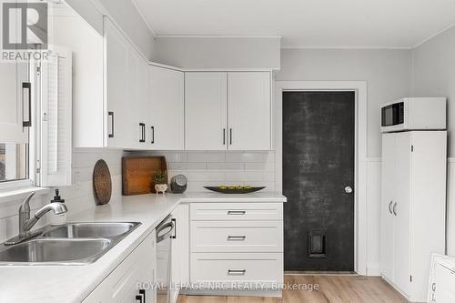 75 Parkview Road, St. Catharines (445 - Facer), ON - Indoor Photo Showing Kitchen With Double Sink