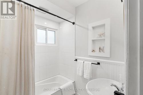 75 Parkview Road, St. Catharines (445 - Facer), ON - Indoor Photo Showing Bathroom