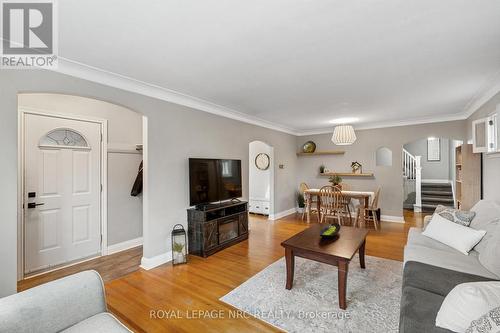 75 Parkview Road, St. Catharines (445 - Facer), ON - Indoor Photo Showing Living Room