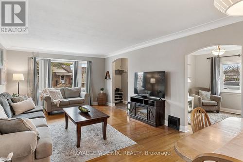 75 Parkview Road, St. Catharines (445 - Facer), ON - Indoor Photo Showing Living Room