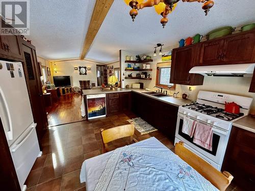 6221 Aalton Road, 100 Mile House, BC - Indoor Photo Showing Kitchen With Double Sink