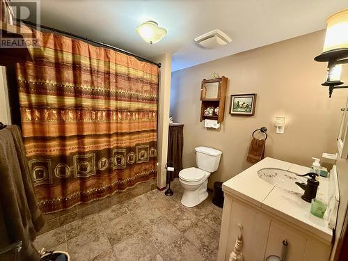 6221 Aalton Road, 100 Mile House, BC - Indoor Photo Showing Bathroom