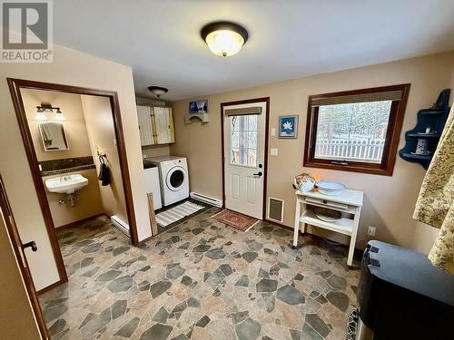 6221 Aalton Road, 100 Mile House, BC - Indoor Photo Showing Laundry Room