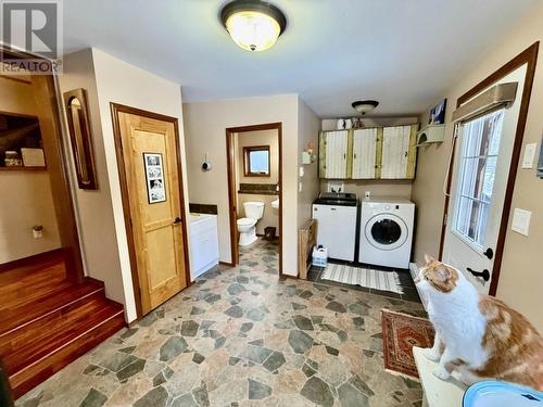 6221 Aalton Road, 100 Mile House, BC - Indoor Photo Showing Laundry Room