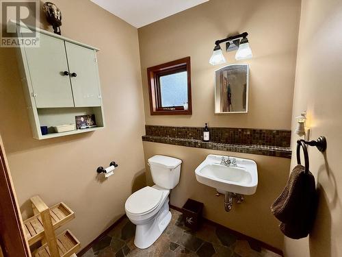 6221 Aalton Road, 100 Mile House, BC - Indoor Photo Showing Bathroom