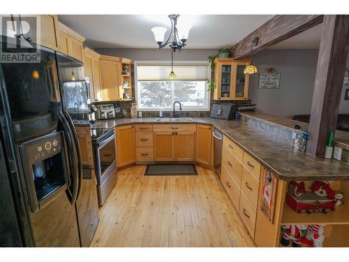 12286 242 Road, Fort St. John, BC - Indoor Photo Showing Kitchen