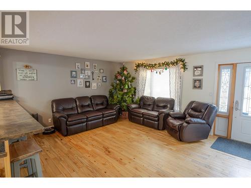 12286 242 Road, Fort St. John, BC - Indoor Photo Showing Living Room