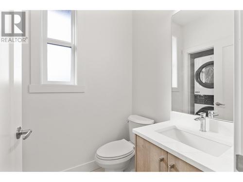 751 Fuller Avenue Unit# 1, Kelowna, BC - Indoor Photo Showing Bathroom