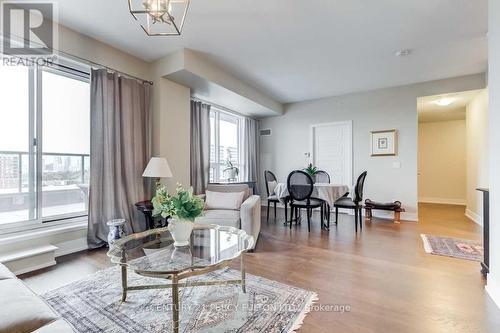 1005 - 7 Kenaston Gardens, Toronto, ON - Indoor Photo Showing Living Room